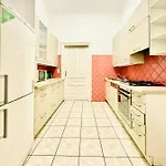 Cozy 9Br Shared Apartment, Only 12Min Walk To Augarten