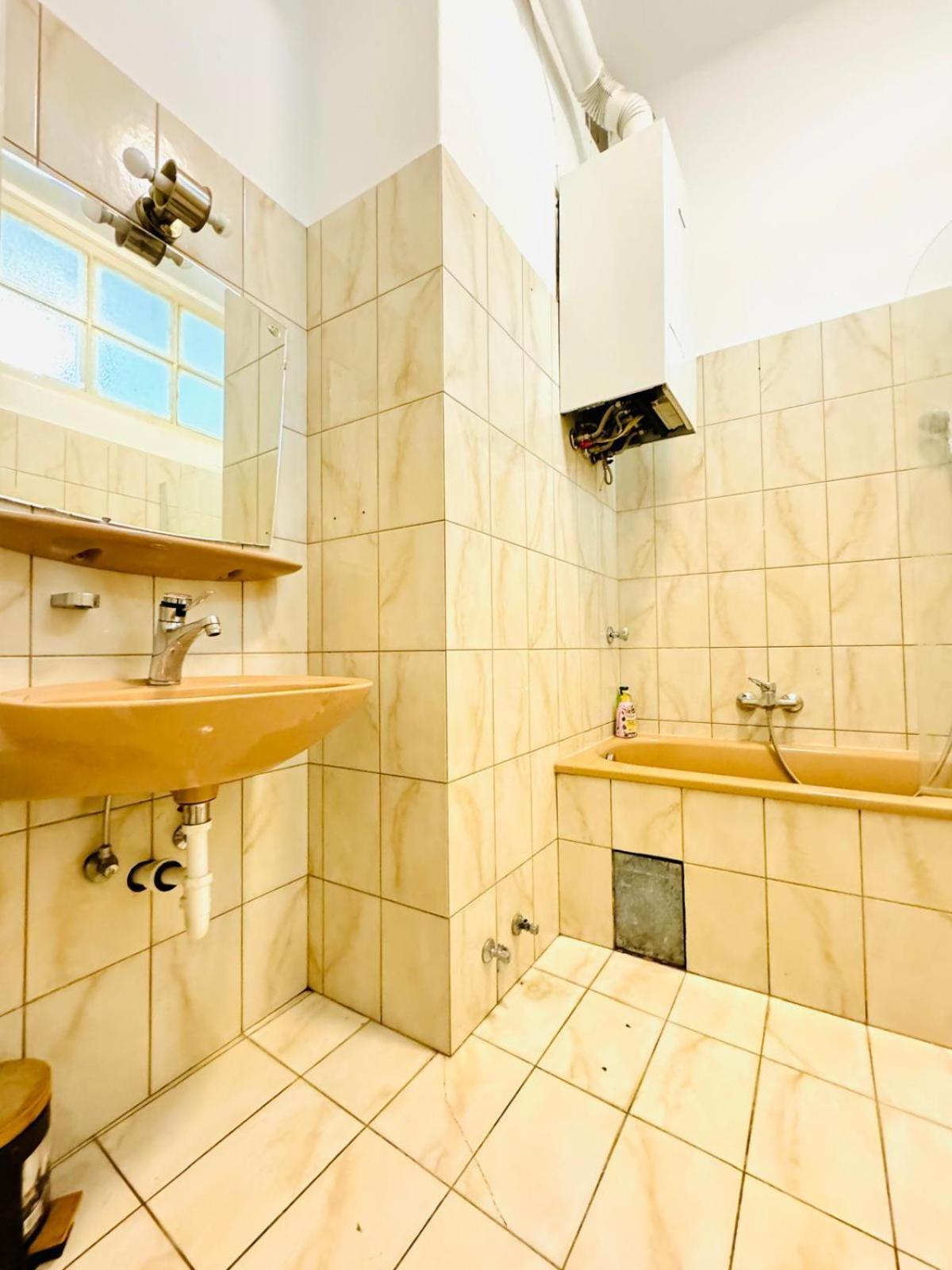 Cozy 9br Shared Apartment, Only 12min Walk To Augarten Apartment Wien